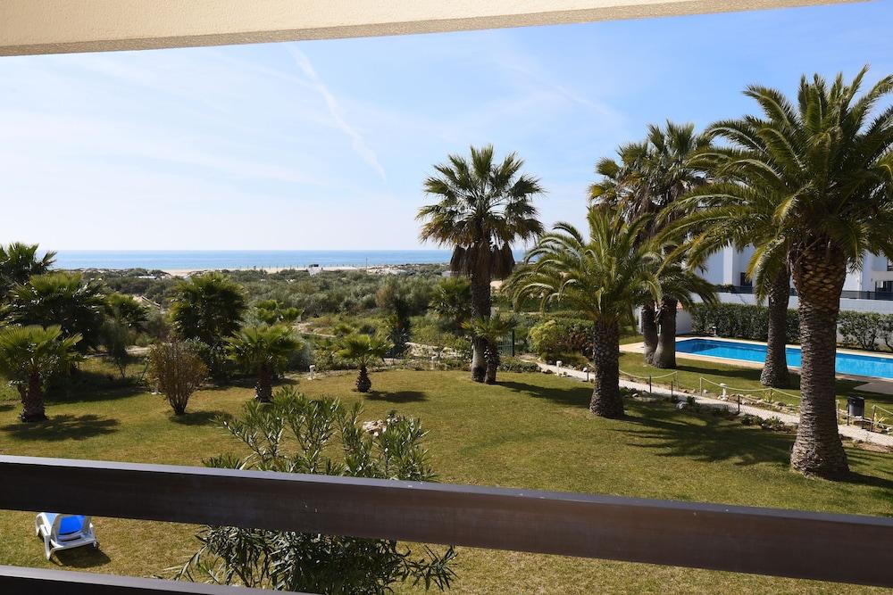 Da Lota - Beachfront Hotel