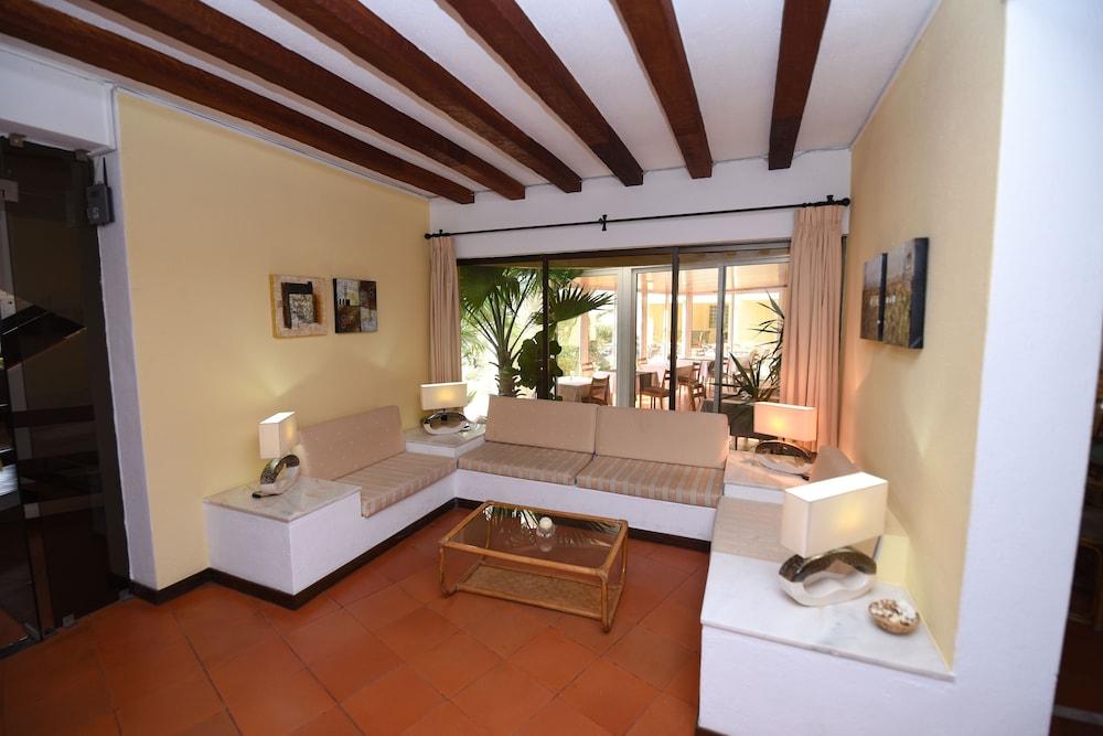 Hotel Da Lota – Beachfront Manta Rota