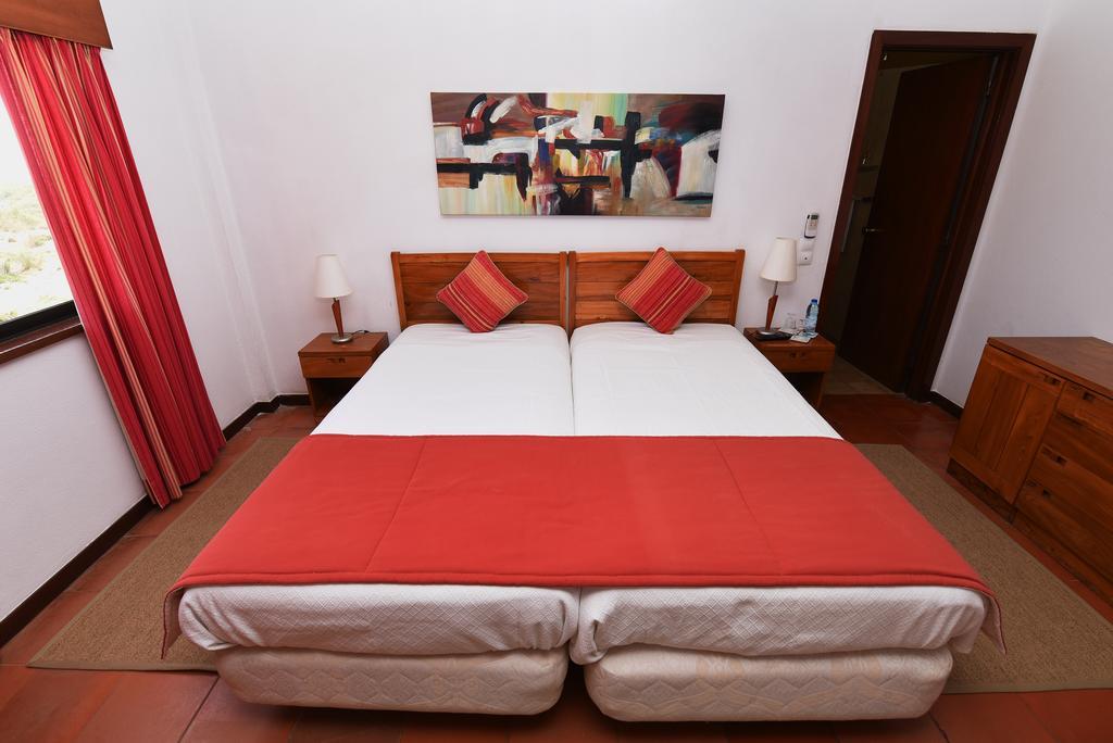 Da Lota – Beachfront Hotel Manta Rota